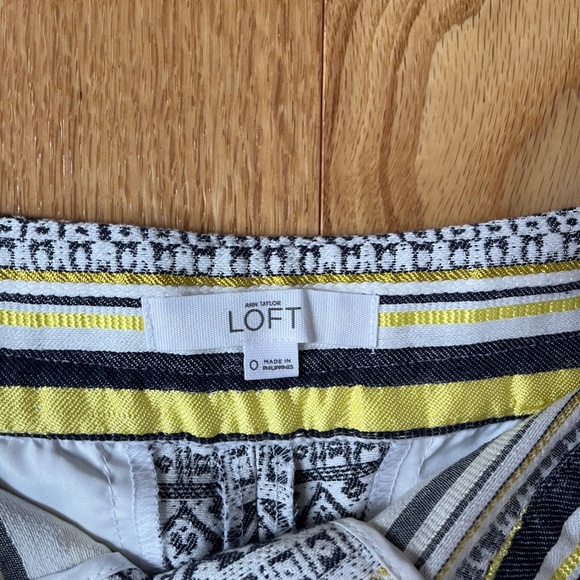 Loft Pattern Shorts - Picture 2 of 3